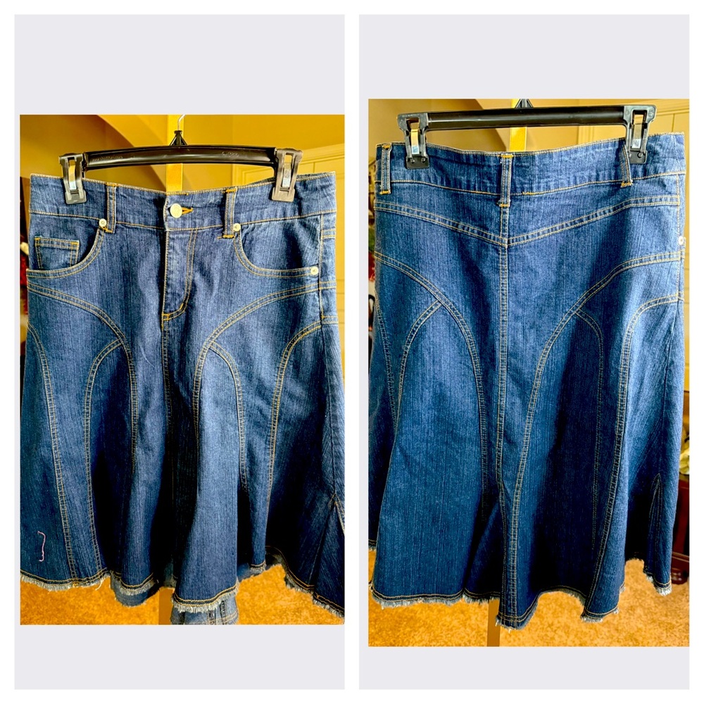 Y2K Flare Hem Denim Skirt with Contrast Stitching – Small